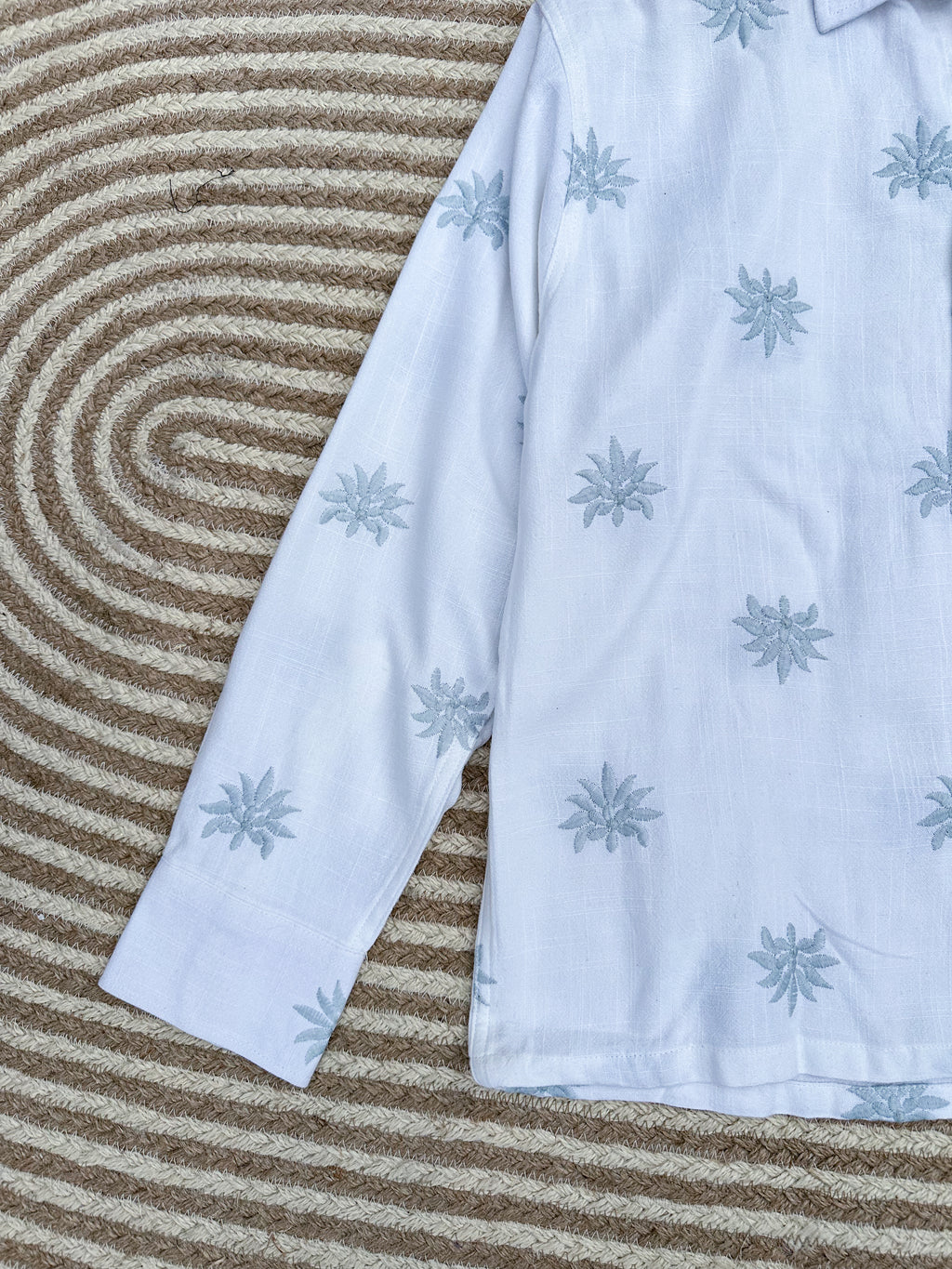 Unisex blue flower white boxy shirt